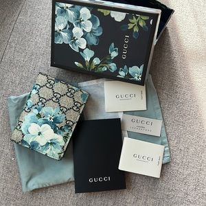 Gucci GG supreme blooms floral Wallet 100% Authentic